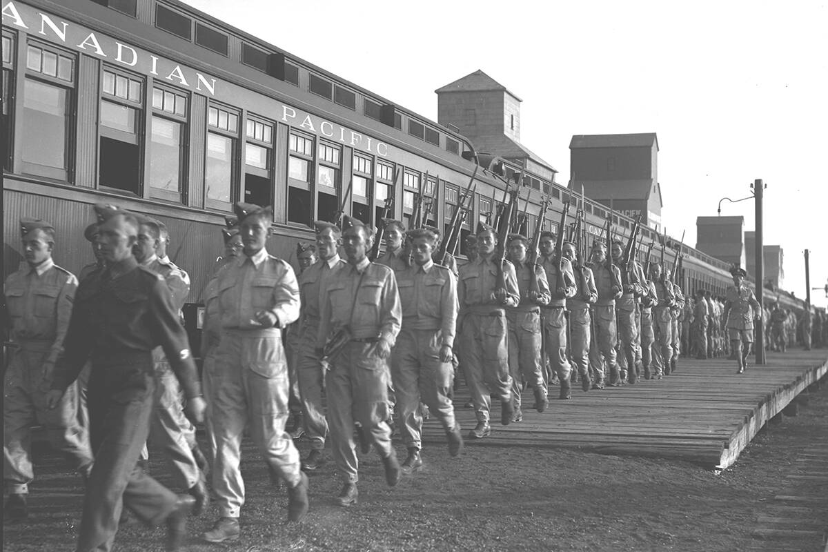 Soldiers returning from Sarcee Camp, Calgary  - September 1940